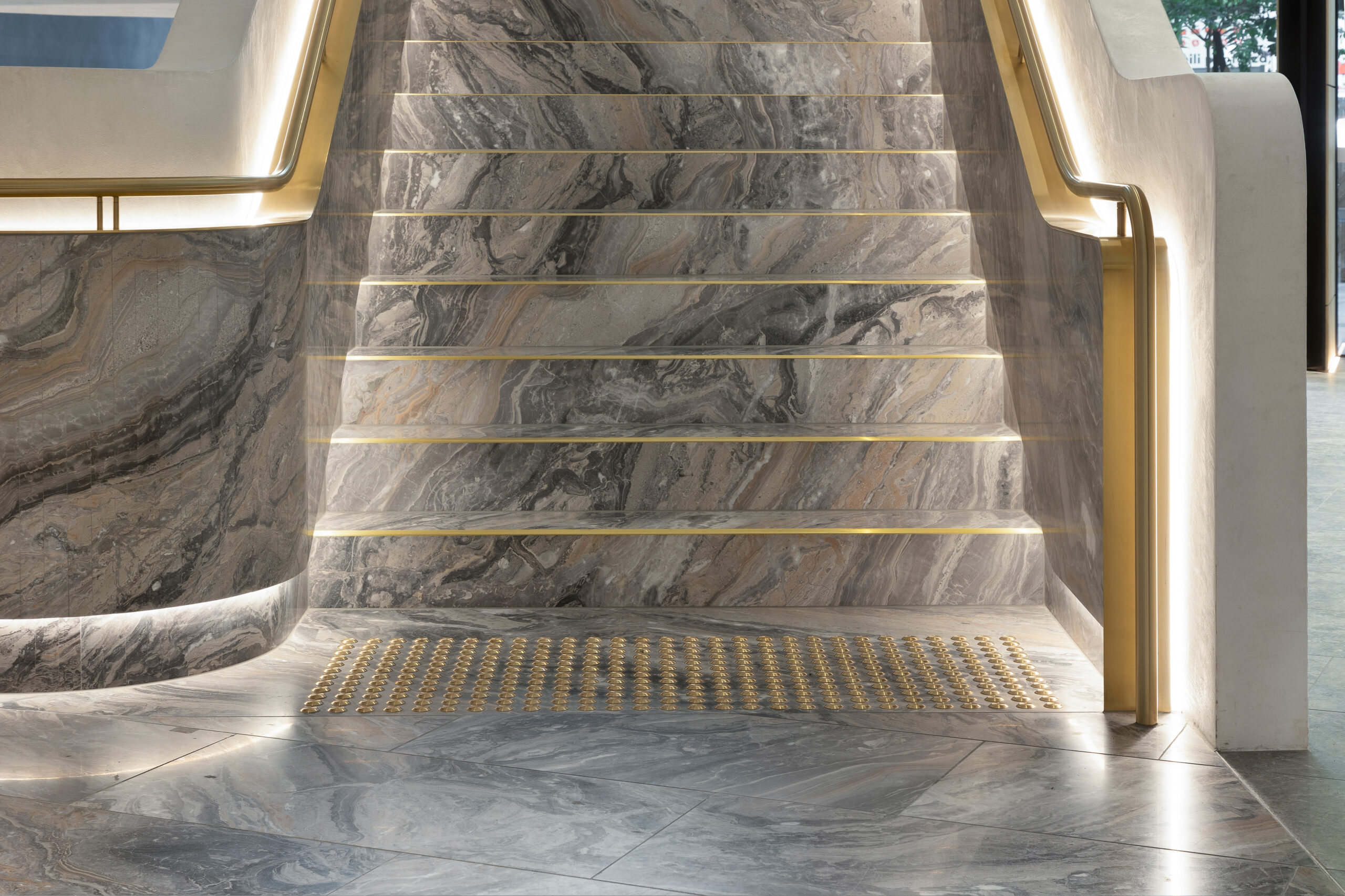 inn033-h commercial stair nosing design installation at 555 collins st
